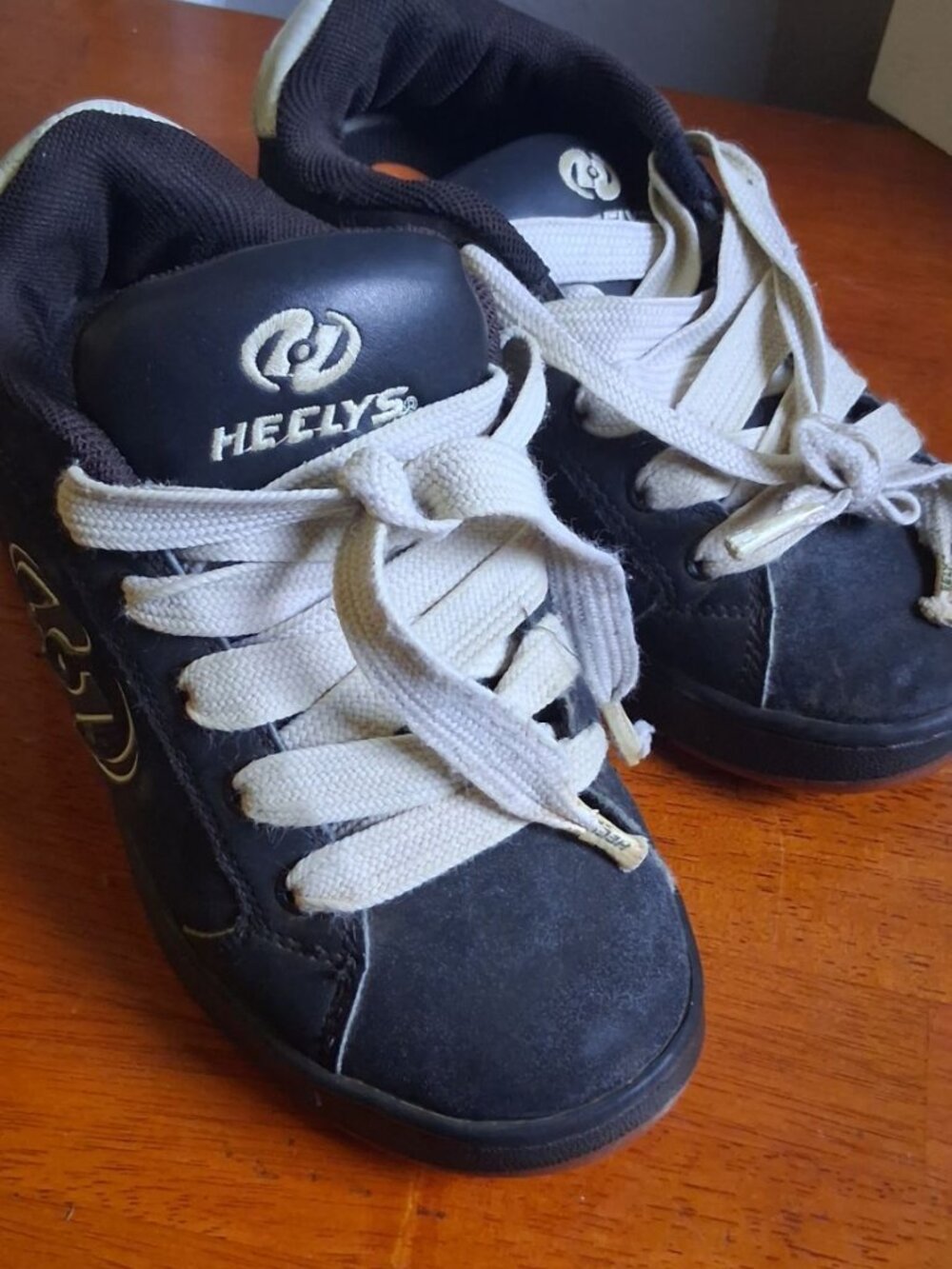 Heely's Big Kid Shoes Shoes sz. USA Men's 5 Black/White